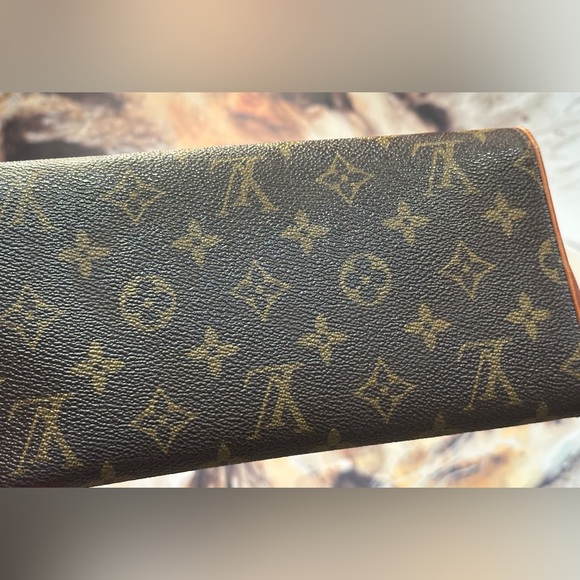 Louis Vuitton Monogram Pochette Twin GM Crossbody Shoulder Bag - Picture 4 of 10